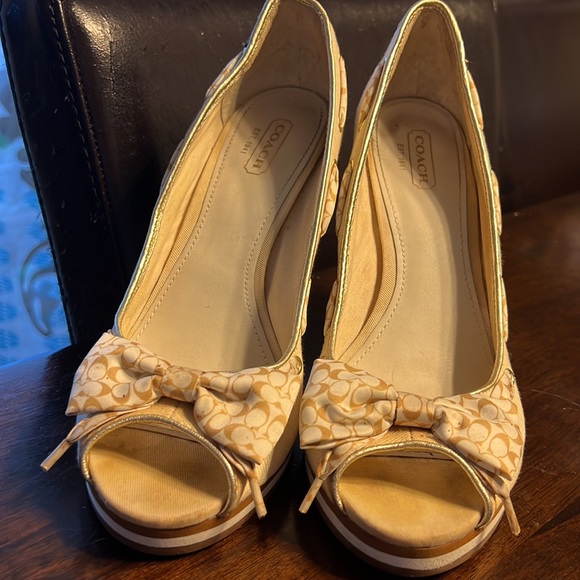 Used - Picture 2 of 4